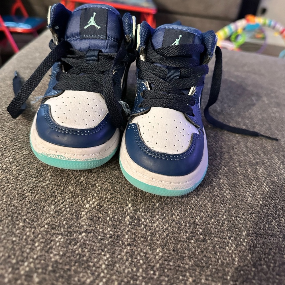 Toddler dunks